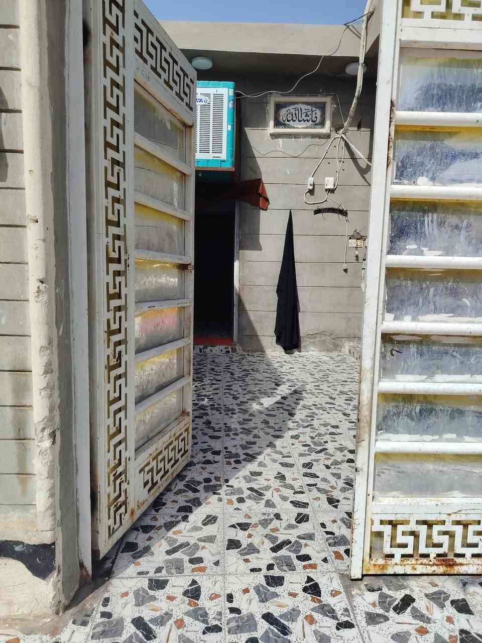 سلام عليكم بيت للبيع حله شارع ثمانين مال كربله يبعد عن لشارع لعام ٥٠ متر خدمات فول لبيت صلاح مكاتبه يعني بناء حديث مساحه ٩٠ متر سعر ١٨ وبي رقمي ***********
