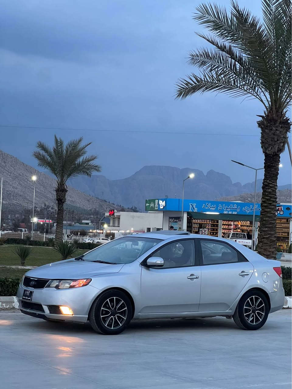 کیا سیڕاتۆ بڕاوە بۆفرۆشتن 
قەپات قەپات مواسەفاتە 
سلایدە ... بەسمەیە ... کوشن جڵد ... کوشن هیتەرە ... سوکان ڤۆلیۆم ... حاسەیە ... ئاوێنە شەفت ... ئاوێنە ئیشارەت ... تەبرید گەرم و سارد ... چوارتایە و ویلی سپۆڕت ... سپێری بیلاد تیایە ...هەر هەمووشتی بەشەرتە بۆ یەک دینار مەسروف مەگەڕێ  گێڕ و مەکینە و تندوتۆڵی بەشەرت مەکینە بیلاد ئاڤانتی 
سحری54مجال  شوێن حاجیاوا *********** رانية, السليمانية
