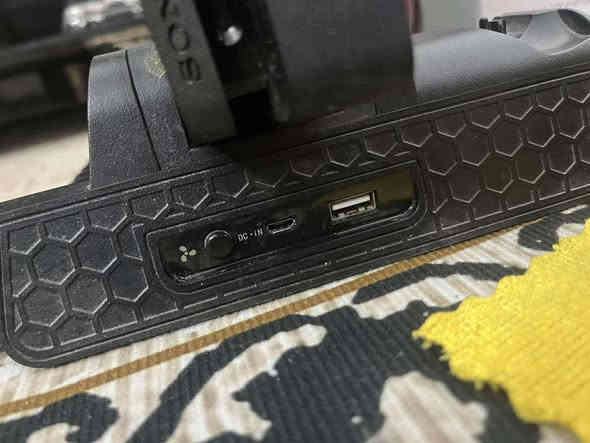 سلام عليكم بلي 4 سلم  نضيف نضافة 100 الذاكره 1 تيره مع كامل الملحقات وجوستك شغال مكفول من كلشي مع قاعده مال جوستك (قرص) 
السعر 300 التواصل *********** عنوان حي اور مقابيل معمل الرحلات
