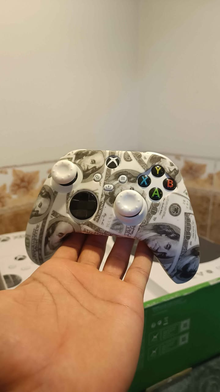 للبيع اكس بوكس سير يس استخدام قليل جهاز جديد وبي 11 لعبة وكيم باس شهر وكارتون كامل ملحقات بس شكل والعب سعره 335 وبي مجال *********** كركوك, العراق
