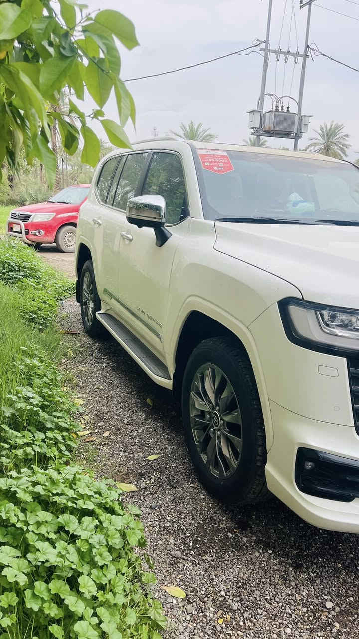 لاندكروزر VXتنفس طبيعي 
 Limited 
موديل 2024 ماشيه 3000km بعتبار زيرو بعدها بتراب الشركة 
 ب اسمي للبيع للتصال والاستفسار ***********
