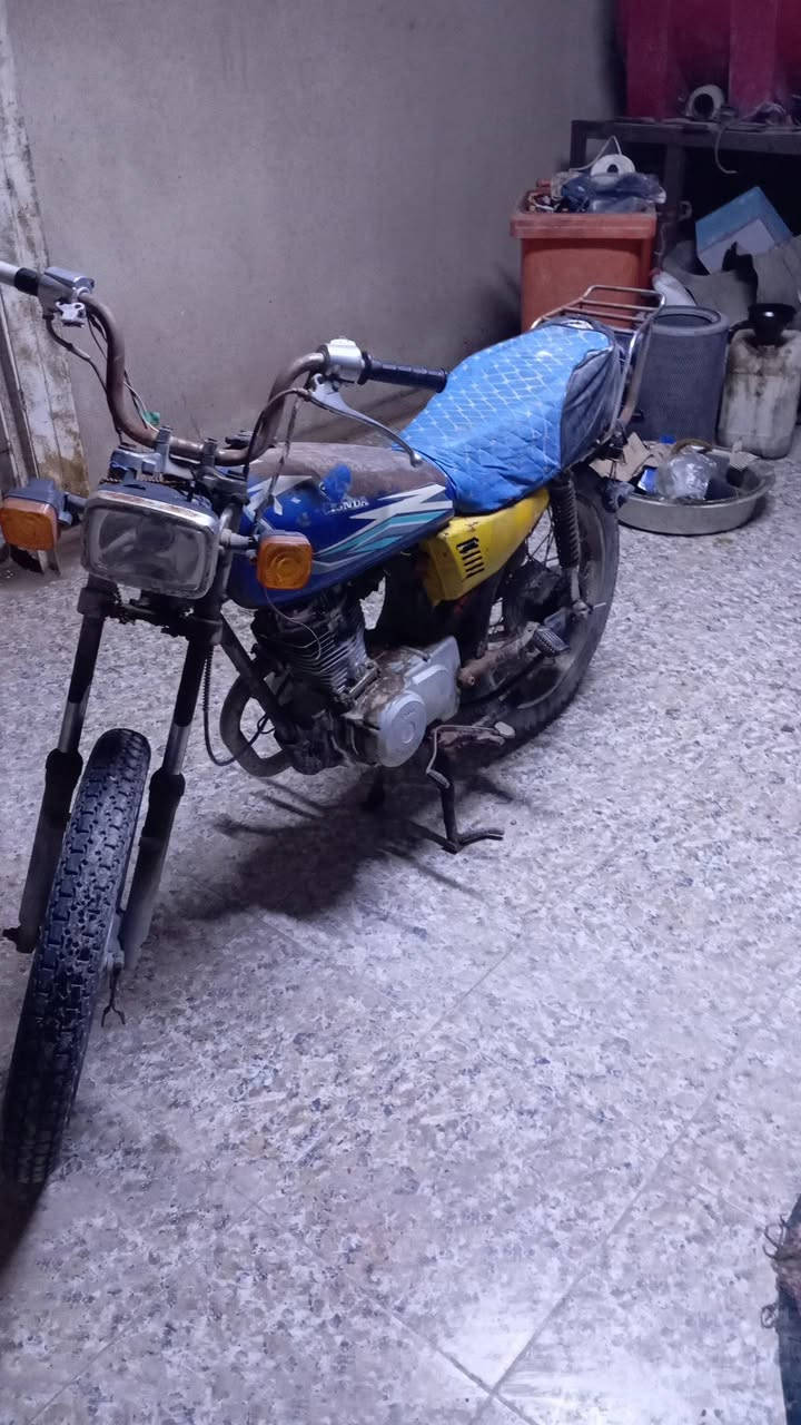 سلام عليكم دراجه للبيع سعر 300بيه مجال
‏‪0770 832 2942‬‏
