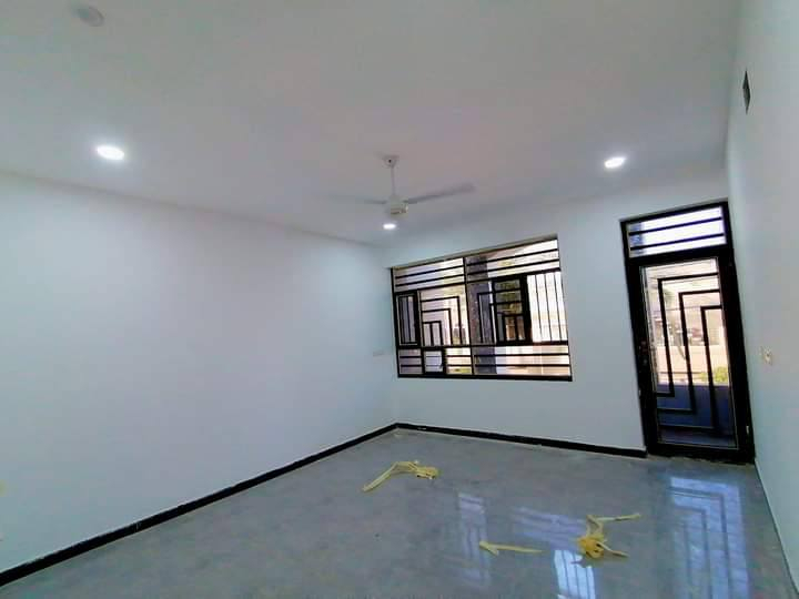 السلام عليكم ورحمه الله وبركاته مستعدون لكافه الاصباغ والديكورات داخل وخارج والاسطوح اليوبابسي يوجد لدينا كادر كامل من كل شيء العنوان الرمادي شارع 20 واسعار مناسبه جدا رقم الهاتف*********** اخوكم الصباغ عقيل ابو شيماء
