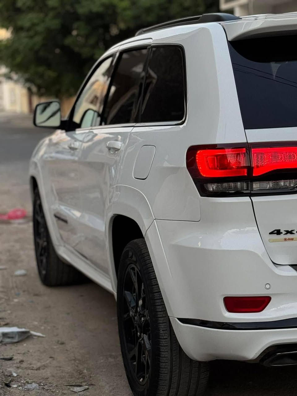 للبيع جيب كراند شيروكي موديل 2021 هيمي بانوراما كشنات تدفئة تبريد تحكم كشنات كهربائي ممشى قليل وارد امريكي قطعتين صبغ بدون ارباك للاستفسار واتساب *********** مرقم بغداد باسمي
