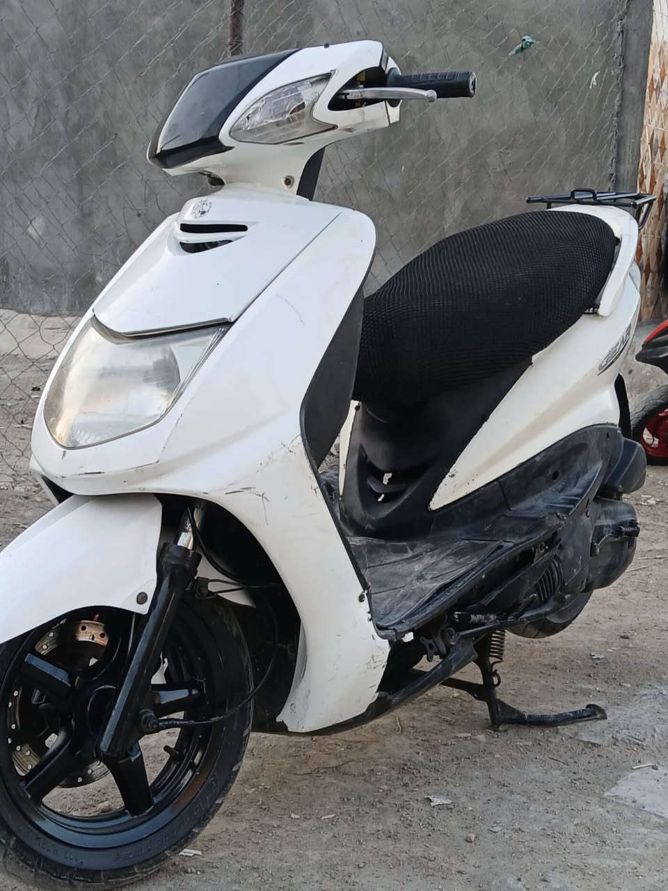 سلام عليكم دراجة سكنس نثيه بلاديه مكينه مامفتوحه بلاديه بوشه 49 ماناقصهه اي شي كله شغال سلف هندر خير من الله سعره 400 مكاني بغداد الراشديه رقمي فقط وادساب ***********
