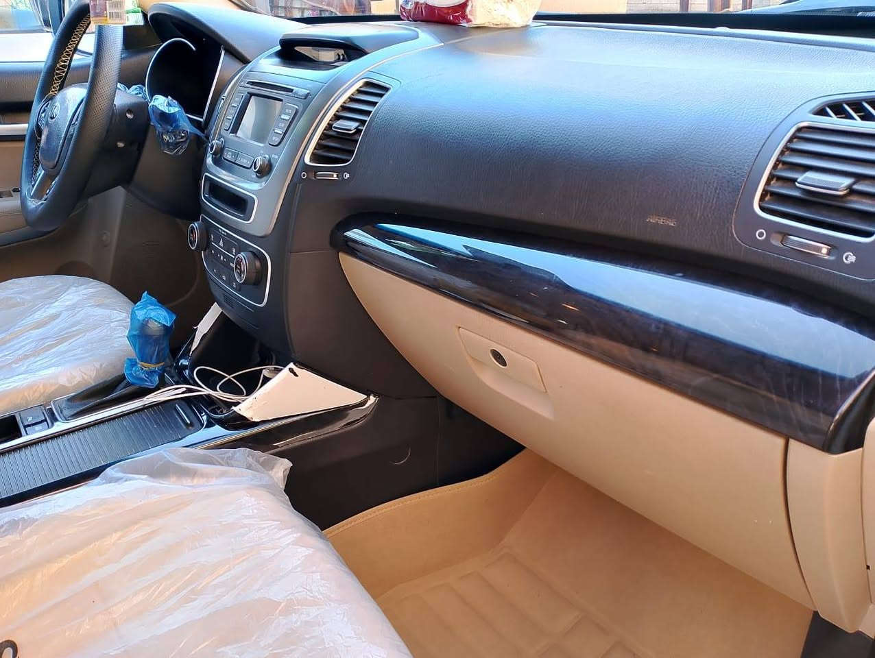 سورنتوا موديل 2015فول مواصفات عدا فتحة السقف اربعه سلندر باسمي ماشيه 125نضافه فول مثل ما موضح بالصورة /للتواصل الاتصال بالرقم ***********////***********
