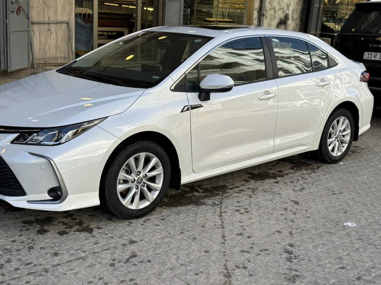 كورلا 2024 خليجي ساز 
مكفوله من صبغ وبارد 
فول مواصفات 1/1 
بصمه 
فتحه 
قطعتين تبريد 
شحن واير لس 
ماشيه 51 
سياره بعدها ع وضع الشركه 
184 بيها مجال جدا بسيط 
مكانها الرمادي 
***********
