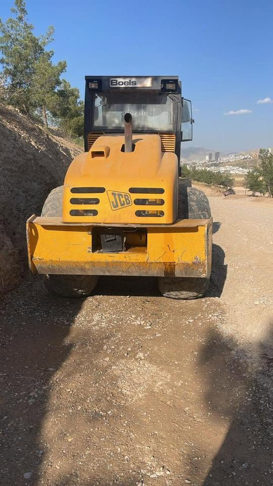عاديل JCB
موديل2006
 محرك 6بستن
رقم تحويل بشرط
نوع ستيل و اطلاف
سعر410$مجال
***********☎️
