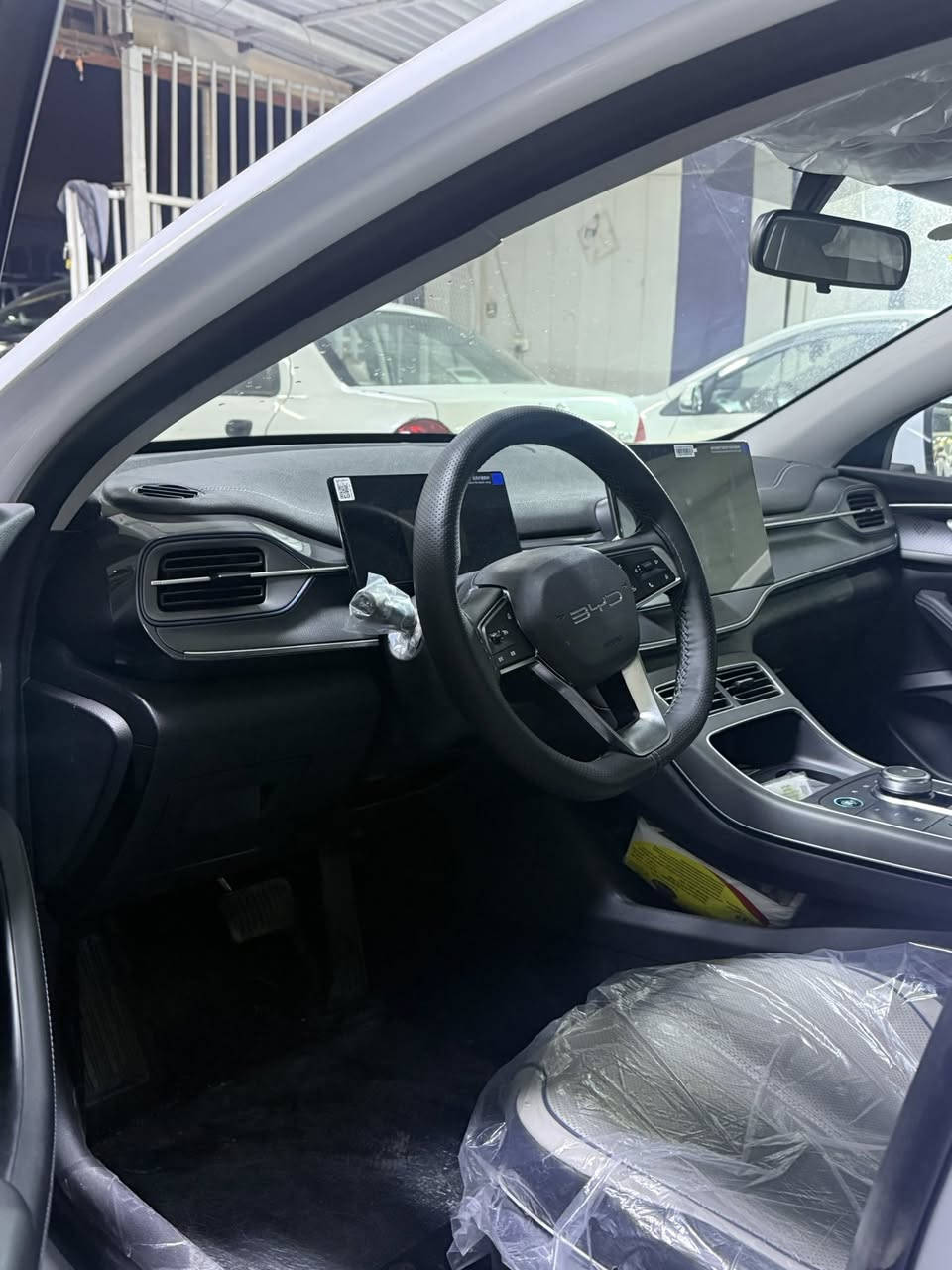 الاتصال ***********
مرقم بغداد كامل 
بي واي دي 2025 

ألون الأبيض 
السعر 19,400
كامل ملحقات 
‏BYD 05 2025
اليكم المواصفات
انتبه السياره : هايبرد & بانزين & كهرباء يعني التفويله الوحده بانزين تمشيك 1200 كيلو
سعه التانكي 45 لتر 
موديل 2025
حساسات 
حجم المحرك 1.5
شاشه اصليه 
كامره خلفيه
هند بريك كهرباء
دشبول شاشه ديجيتال
اوتو هولد
مفتاح التشغيل بصمه
تشغيل عن بعد تحكمات مقود
اوامر صوتيه
منفذ طاقة
منافذ شحن
مقول جلد حياكه
دخول ذكي
3 وضعيات قيادة
اشاير بل مري
تتسع المقصورة ل 5 ركاب
المقاعد جلد رياضي
اريل نفكيتر
اناره داخليه LED
لد امامي LED
‏LED بك لايت
قطعتين تبريد 
مثبت سرعة
حجم الاطار 16
مانع تزحلق
شاحنه خلفية
كير ماوس
البطاريه ليثيوم الاقوى والاطول عمرا في عالم الهايبرد ملاحضه: جميع العده مالته موجوده 
والكيبل الشاحن
والمثلث

🔹بغداد / الوزيرية مقابل المجمع العلمي
