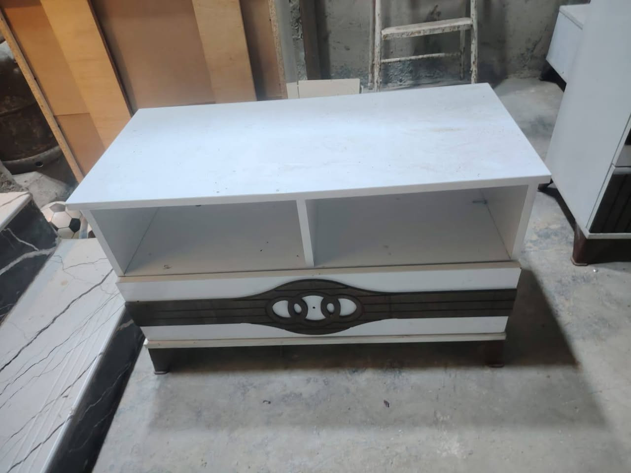 سلام عليكم خوان غرفه 8 قطع
✅كنتور 6 باب 
✅جربايه 
✅ميز توليت 
✅ميز بلازمه 
✅طابوريه 
✅مرايه عاموديه 
✅كومديات عدد 2
✅سعر معه توصيل 
✅اي استفسار 
✅رقم ***********
سعر بلاش بس 390 الف 
قفل قفل قفل
