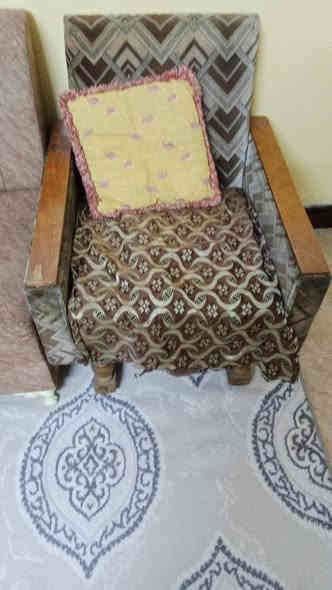 تخم قنفات للبيع اربع كراسي وقنفتين بحاله جيده جدا السعر 50الف الإتصال على الرقم ***********
