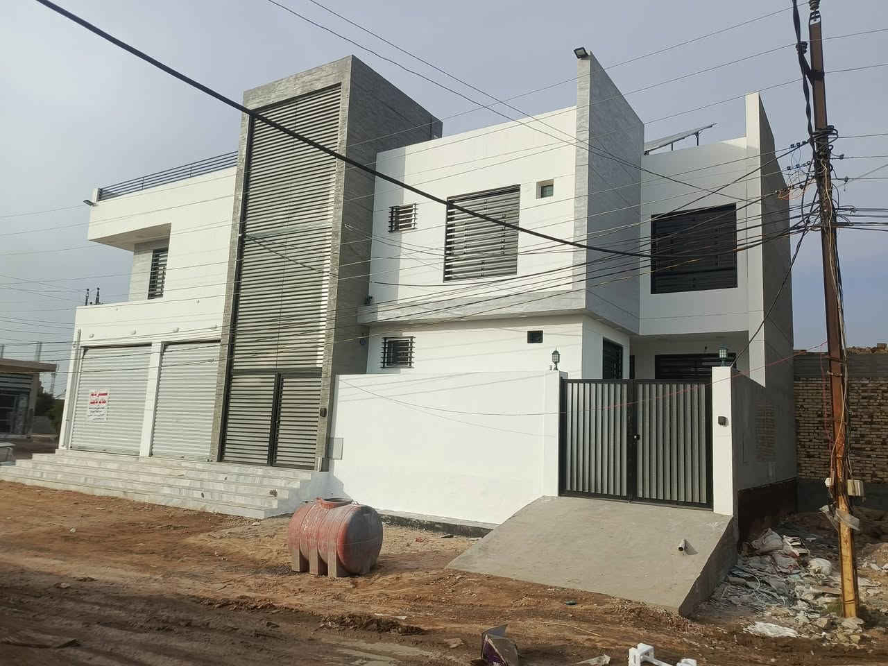 📢 إعلان للإيجار – بابل / الحلة
#للعوائل و #الطلبة
#بناء_حديث
#غير_مؤجر_سابقاً
🔹 مشتملات – شقق – محلات تجارية
✨ المواصفات والخدمات:
⚡ كهرباء 24 ساعة
🚰 ماء متوفر
♻️ خدمات متكاملة (ماء، كهرباء، مجاري منفصلة)
🚪 مداخل مستقلة
🪨 أرضيات مرمر
🧱 جدران بورسلين
🚪 أبواب خشب صاج
🚿 صحيات درجة أولى (تسكا)
💡 كهربائيات نوع KT
🌬️ مجهز بساحبات ومراوح
💧 ماطورات ماء صاعد ونازل
🔥 سخان ماء
📡 منظومة تسليك ستلايت + إنترنت + كاميرات مراقبة
🔐 أبواب قاصة ومدعمة بالحديد
🏗️ شغل درجة أولى
📍 الموقع: الحلة – مقابل مجمع عبد الله عويز طريق حله نجف 
💰 السعر: حسب المساحة والخدمات المقدمة 
للاستفسار أو الحجز يرجى التواصل على 
*********** 
***********
