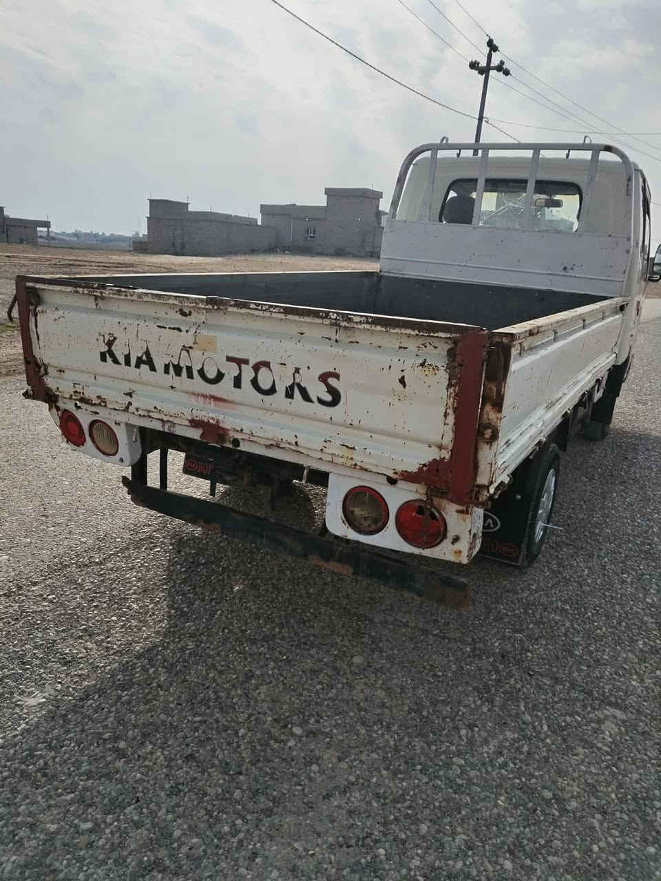 السلام عليكم
كيا حمل للبيع موديل 2002

سياره مكصوص مامسجل

محرك كير بل شرط (محرك معمر جديد نشاط فول)

تايرات نص عمر

صدر جديد 

ايعوزها ترتيبات شوي

السعر 36 وبيها مجال

شراي اتصل ***********
