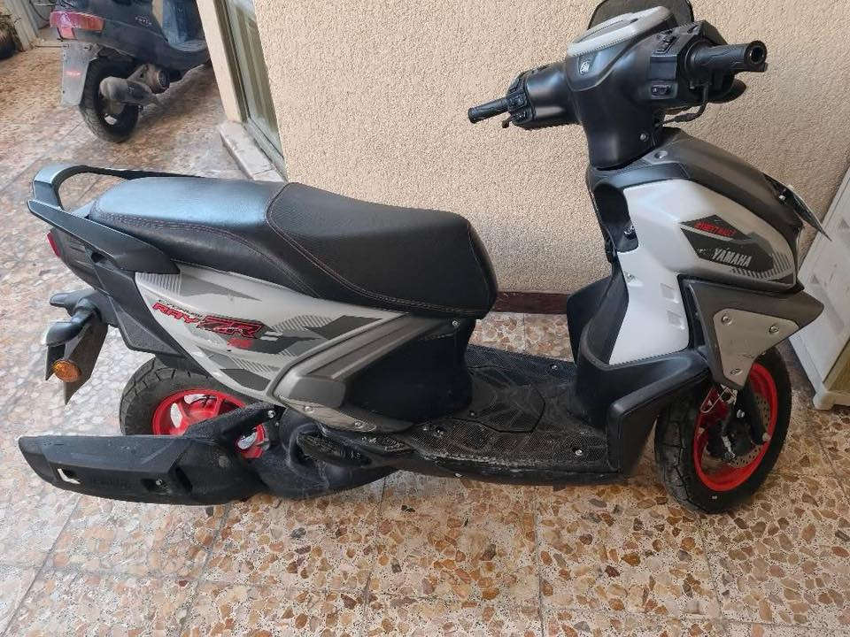 دراجه zr 2024 للبيع ماشيه 4400
بعدهي جديده الدراجه مرقم كامل اربيل و سنويه جاهزه 
رقم التلفون ***********
