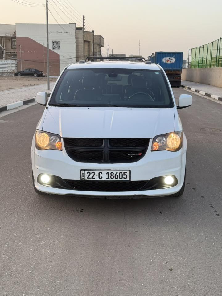 دوج كرفان مديل 18وارد امريكي 
فائت السياره GT
ضرر السياره (قطعتين فقط)
مواصفات السياره 
-تحكمات ستيرن فول 
-كشنات كهرباء 
-كشنات بلع 
-كشنات هيتر 
-هيتر مري 
-هيتر ستيرن 
-مثبت سرعه
-بيبان كهرباء 
-3قطع تبريد 
-حصان وسطي 
-3شاشات عرض 
-كشنات جلد
-برد جام بلادي 
-ويل كاب بلادي 
-جنطه كهرباء 
سعر السياره 175وبيه مجال رقم السياره اربيل باسمي سنويه وهزه جديده 
للتواصل ***********
