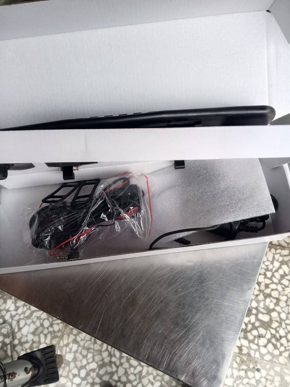 سلام عليكم داش كام للبيع جميع انواع السيارات شاشه عرض السعر 35 ألف وبيه مجال عنوان  الحريه الدولعي هاتف *********** جديد وليس مستعمل
