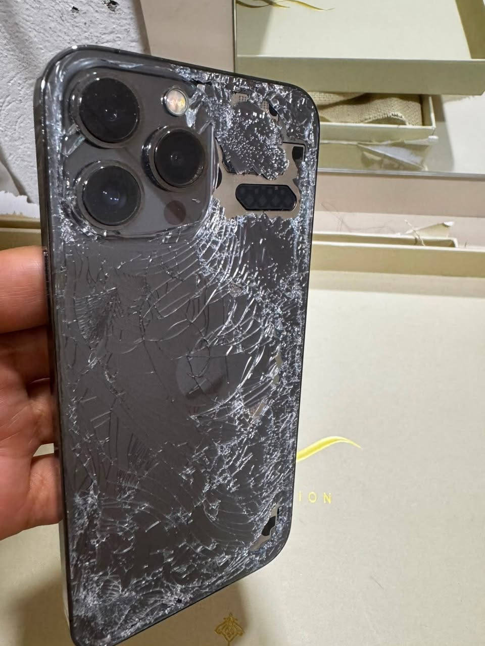 آيفون ١٣برو ماكس نظافه فول فقط ضهر مكسور شاشه كلشي مابيها ومامفتوح كفاله عامه جهاز سعره ٦٥٠ مجال شي قليل 
مكاني حله مركز
للتواصل***********
