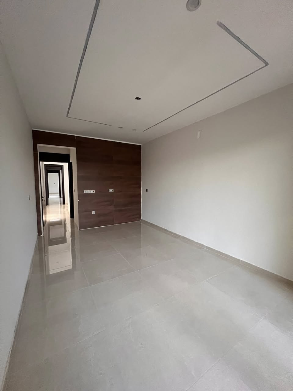 بيت للبيع في بغداد – حي القاهرة
📍 الموقع: حي القاهرة – قرب أسواق أبو تحسين
📐 المساحة: 134 م²
🏠 بناء حديث ومواصفات مميزة

✅ 4 غرف نوم
✅ 4 حمامات
✅ صالة واسعة
✅ مطبخ
✅ منوران
✅ كراج للسيارة

فرصة مناسبة للسكن العائلي في موقع حيوي وقريب من الخدمات والأسواق.

📞 للاستفسار والمزيد من التفاصيل يرجى التواصل
***********
  #بيت_للبيع #ضباط_القاهرة #بيع_شراء #عقارات_بغداد

