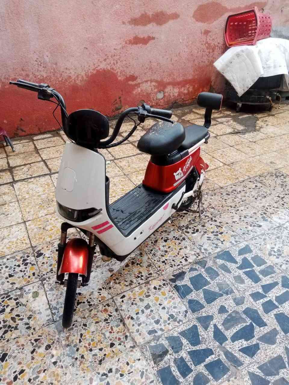 دراجه شحن الاسم تيسلا فول مواصفات بريك خلفي شغال قفل تاير خلفي لايت إشارات يمنه يسره اربع بطاريات نقصها بس بريك امامي العنوان بغداد حي النصر مقابيل فلافل عبلي رقم التواصل *********** السعر 150وبيها مجال حك الجيه
