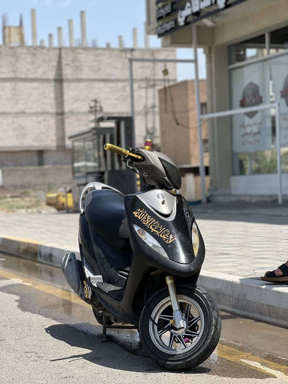 دراجه ماكس عدله بلاد ممبدل بيها شي كله بلادي وشلع معدل خير من الله سعر 700 وبيها مجال شي قليل تعال وتدلل 
***********
