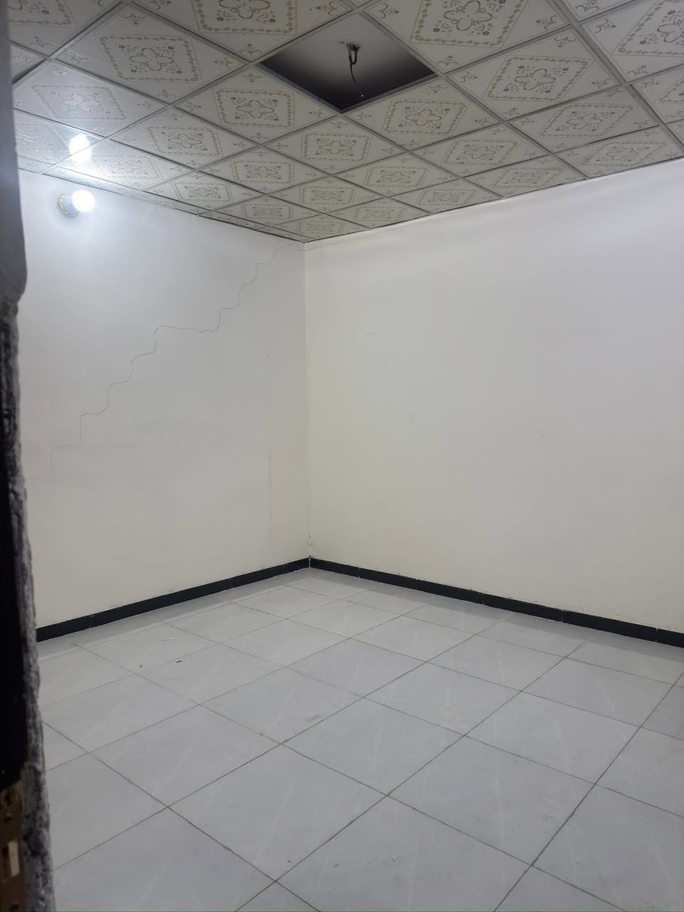 بيت للايجار ١٠٠ متر طابق واحد نهاية الاربع شوارع النفطية شارع سكلة الركابي الفرع الثاني غرفة وصالة واستقبال ايجارة ٣٠٠ قفل  استفسار *********** 
عائلة زغيرة
