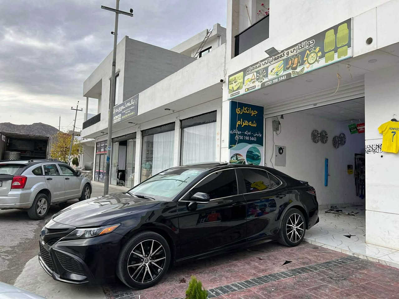 كاميرى ٢٠٢٤
مواسه فات se plas 
سلايت و رادارى ٣٦٠
دوو پارچه ى بؤياغه 
بئ ناو گرتن ئه رباگ ته نها شانى ته قيوه
٢٣ ميل رؤيشتووه
پيش و دواوه ى ده عمى نيه 
كاتى دوو مانگى له گه له بؤ ره قه م 
١٩٥ گه لا
*********** رانية, السليمانية
