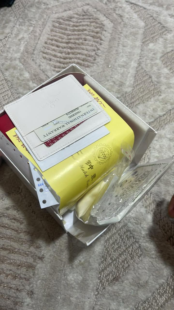 سلام عليكم 
ساعة ماركة اوميكا OMEGA 
سوبر كوارتز فره مثل وتماتيك 
ستوب بوج كونكراف
عرض منفذ  تاريخ 
موديل 2013 تسلسل الساعة 0001
سير ربر اصلى معلم  وميكا 
قفل بحري طوق دوار إميال ارقام لامنيوس  سناتر كله شغال نضافة ساعة جيدا جدا كامل مرفقات كارتون و بطاقات و شهادة شركة 
عنواني بغداد الدورة يوجد توصيل بغداد والكل العراق 
***********
