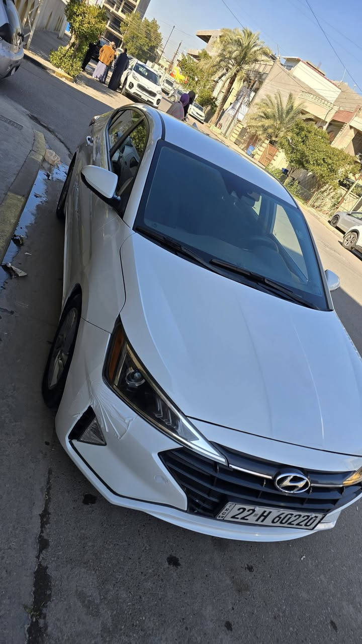 النترا 2020 امريكي ماشيه 81 بدون ارباك 
كير محرك مكفول محرك 2000 دوش كيرها At مرغوب  تخم تاير تبريد ثلج صدرها جديد سياره جاهزه من كلشي نضيفه مال جناي صور حادثها موجوده ويا صور 
 السعر 135 بيها مجال للشراي 
الاستفسار *********** مكاني بغداد السيديه
