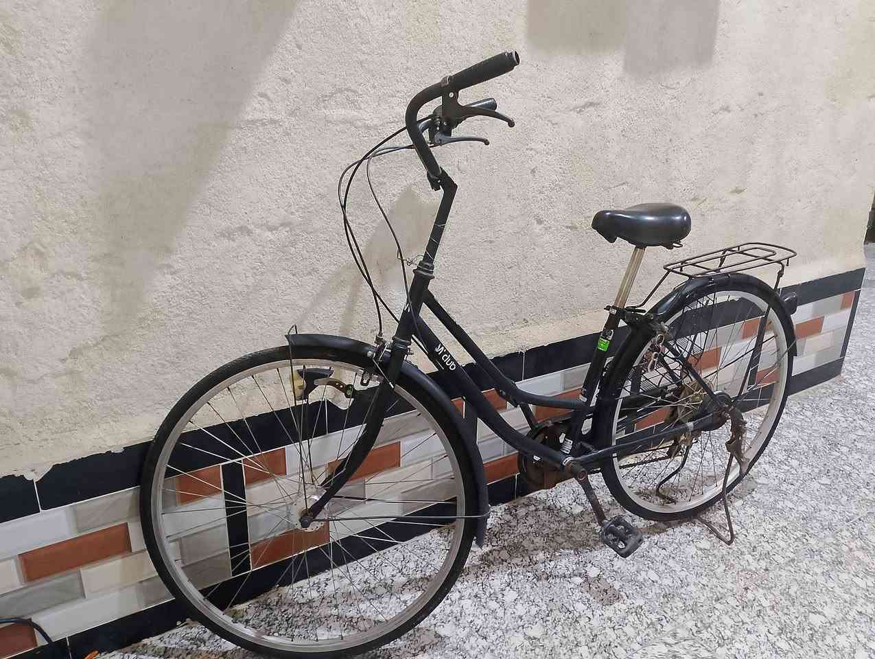 بايسكل للبيع بناتي نظيف وجديد حجم 27 موديل 18 العنوان البصره قضاء الدير رقم الاتصال *********** الشراي خاص ويدلل
