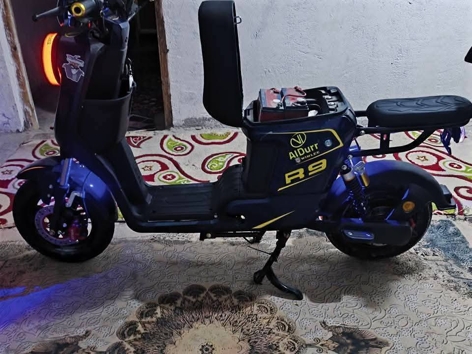 سلام عليكم دراجه شحن ار 9 للبيع موديل 26 غراضه كامله باتريات جدد دراجه نضيفه ومرتبه بيه سله وكفات ومريات يعني كامله العنوان بصره ابو الخصيب *********** السعر 500 وبيه مجال
