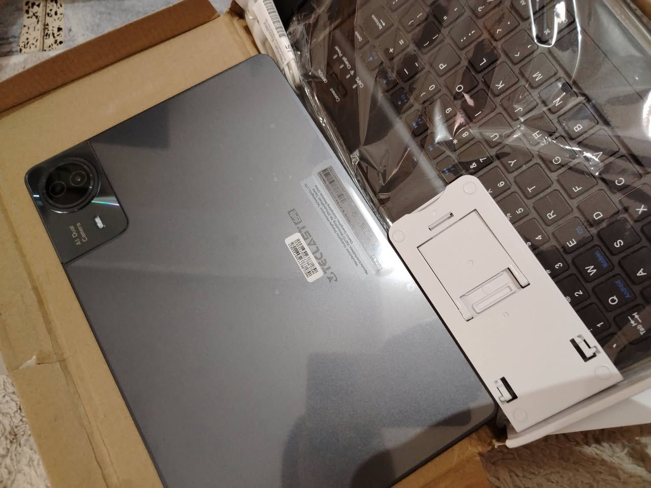 Teclast Android Tablet 
تابلت اندرويد ممتاز للدراسة والتعليم والتصفح والاعمال والالعاب 
شاشة 11 إنش بدقة 1920×1200 من نوع IPS
معدل تحديث 90Hz AdaptiveSync
معالج Unisoc T620 ثماني النواة
ذاكرة 6GB RAM + توسعة افتراضية حتى 10GB (إجمالي 16GB)
سعة تخزين داخلية 256GB
دعم بطاقة ذاكرة حتى 1TB
بطارية 8000mAh
كاميرا خلفية 13MP
كاميرا أمامية 8MP
نظام Android 14
دعم 4G LTE
شريحتين اتصال Dual SIM
Wi-Fi ثنائي النطاق 2.4GHz / 5GHz
Bluetooth 5.0

السعر 175 وبي مجال 
بغداد حي العامل شارع 30
***********
