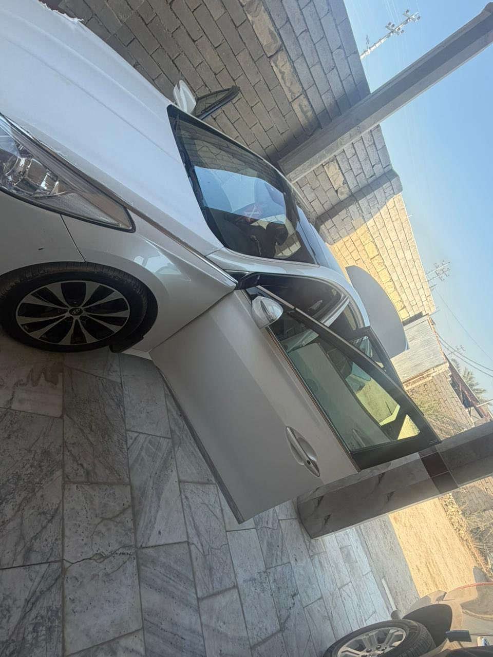 سلام عليكم
ازيرا 2014 للبيع بدون مرارس
وارد خليجي 
رقم بصره تحويل ثاني يوم
كفاله عامه ماعدى البنيد تبديل اثر دخطه بسيطه
سياره فول مواصفات vib
بنو راما 
حساس امامي خلفي
شاشه +كامره خلفيه 
تدفه بالكشنات 
تبريد كشنات 
كشنات كهربائيه وضعيات قياده
محركه v6
السعر 120رورقه بيه مجال بصيط
عنوان /بصره قضاء الصادق
***********
