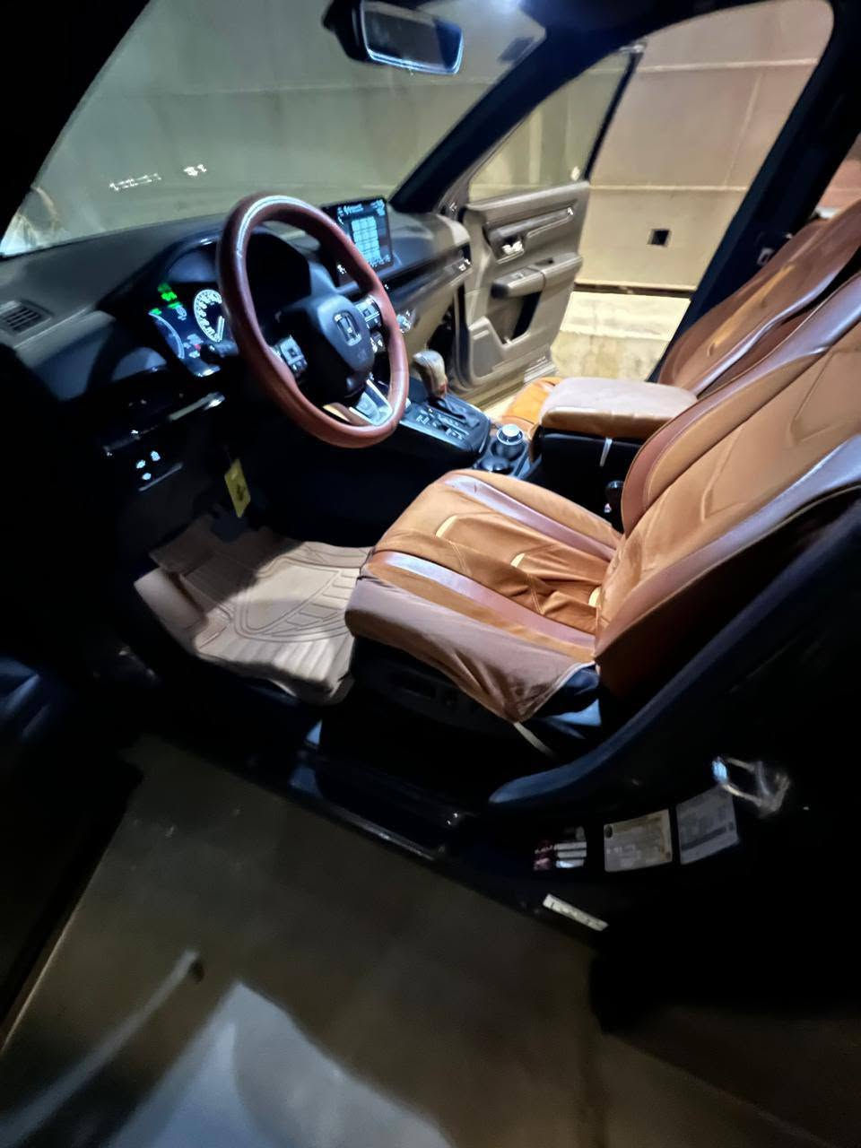 🚗 للبيع | Honda CR-V موديل 2024
سيارة نظيفة  وصورها واضحة مع رقم الشاصي متوفر، ويمكنك التحقق من سجل الحوادث بكل شفافية.
💰 السعر: 21,500 دولار 📌 يوجد مجال بسيط للتفاوض
للاستفسار والاتصال: 📞 ***********
وأهلاً وسهلاً بالجميع.
