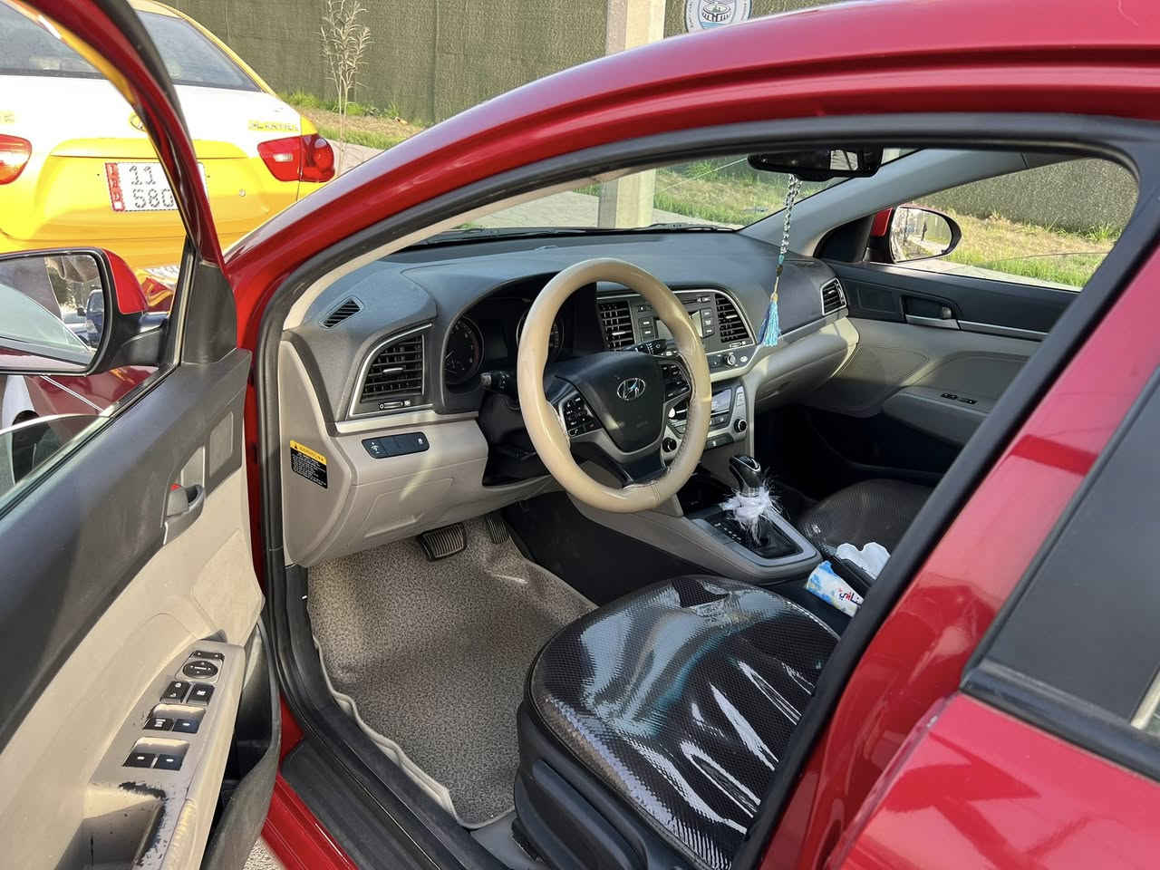 السلام عليكم
النترا وارد أمريكي بيها أربع قطع تبديل وقطعه صبغ السونار مرفق بالمنشور 
مكاني بغداد الجديدة 
السعر ١١٠ وبيها مجال 
***********
