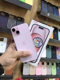 ايفون 15 عادي اللون وردي  الذاكرة ١٢٨  البطارية ٧٧  الجهاز نظيف وكلشي ...