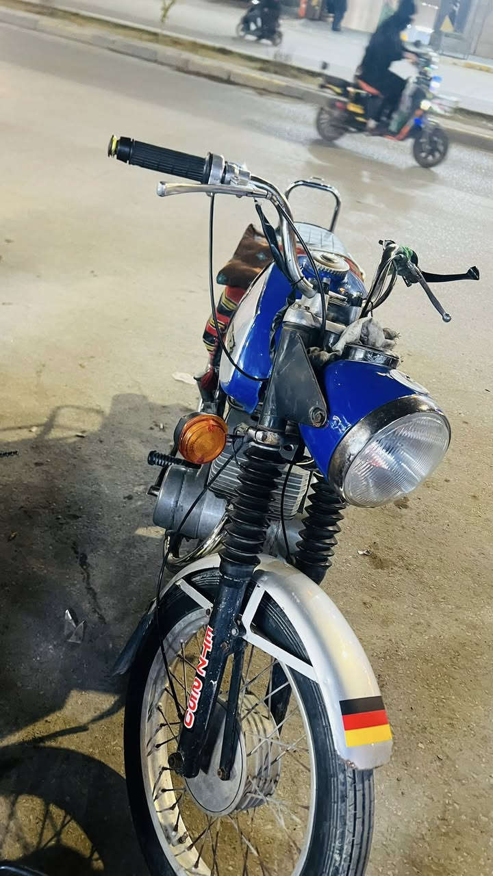 امزت 81للبيع  ***********
كصه ثانيه ماكنيت 
دراجه نضيفه صوته ناعم
