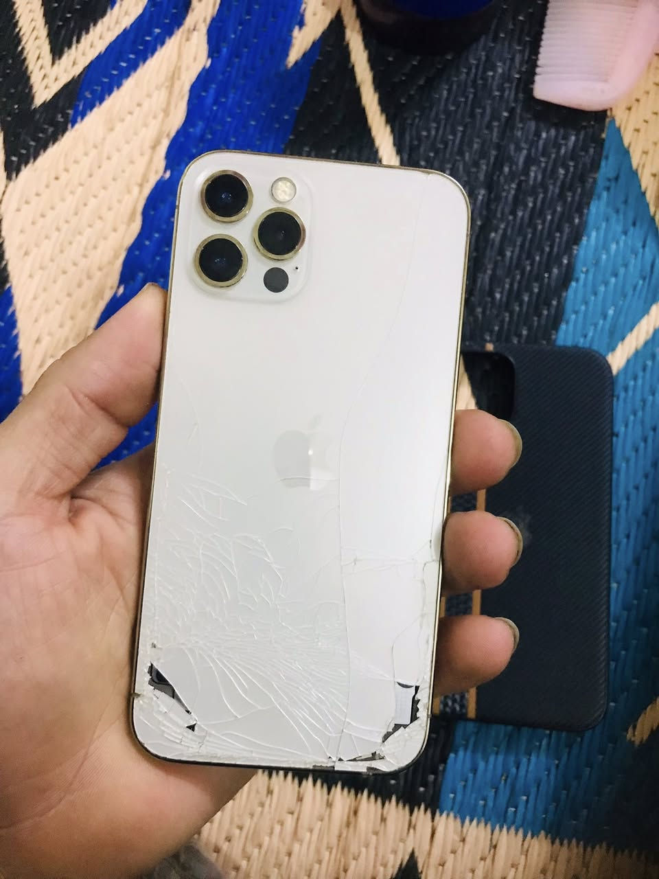 ايفون ١٢ برو فقط بيع او مراوس
الجهاز مامبدل اي قطعه ولا داخل صيانه فقط هذا الضهر كدامك باقي الجهاز مكفول بطاريته ٨٠ ذاكرته ٢٥٦ فيس ايدي شغال الجهاز وتر مامبدل اي شي وين متريد تفحص

السعر ٣٢٠ وبي مجال للشراي مو شراي لتعامل

مكاني بغداد مدينة الصدر خابرني ع رقمي او واتساب

***********
