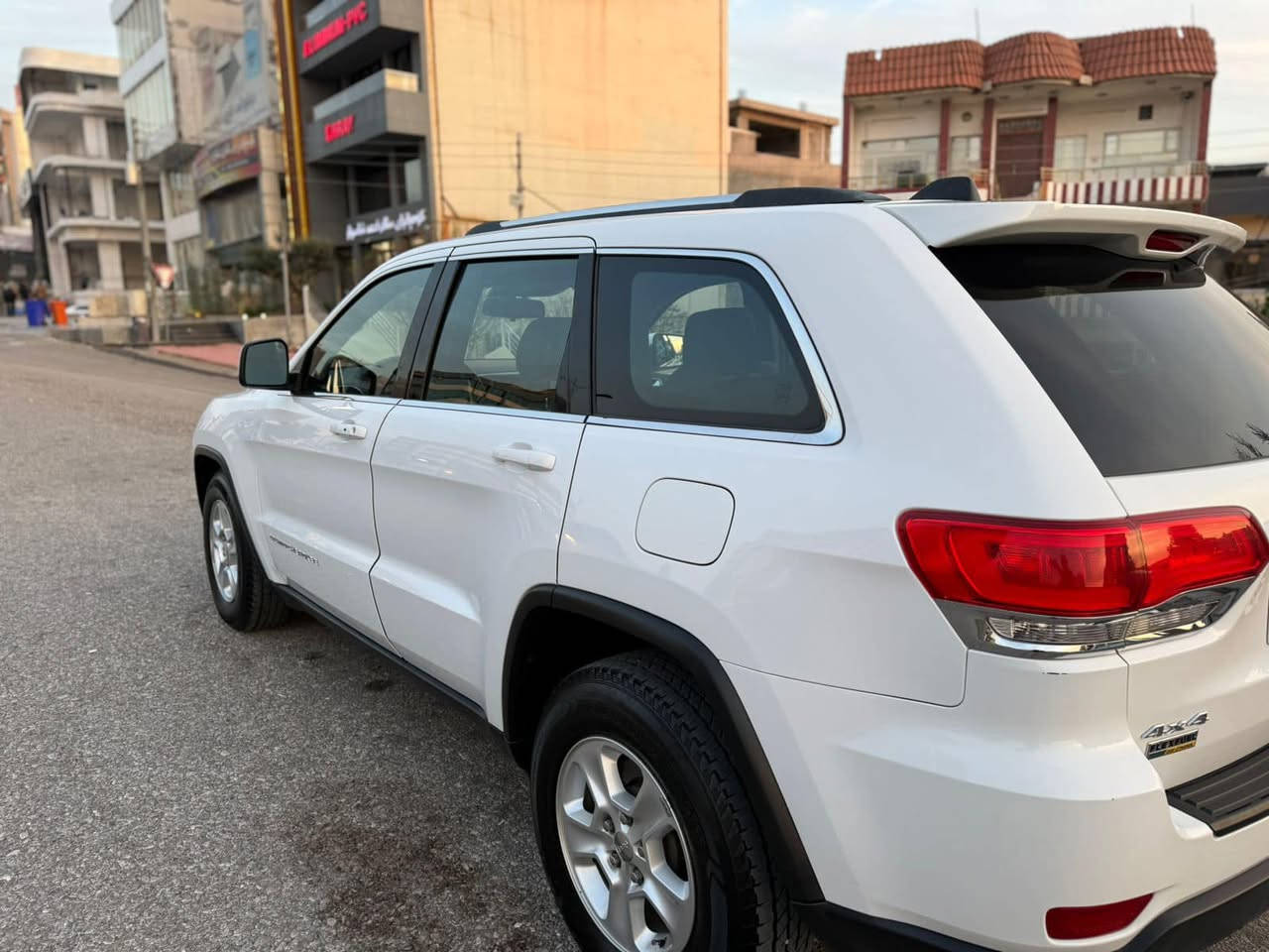 جيب لاريدو موديل 2015 كلين تايتل
لون ابيض 
دفع رباعي ونص مواصفات 
بدون صبغ وبارد 
ماشي 164
تايرات جديده
سنوية باسمي
السعر 225$
للاستفسار :***********
