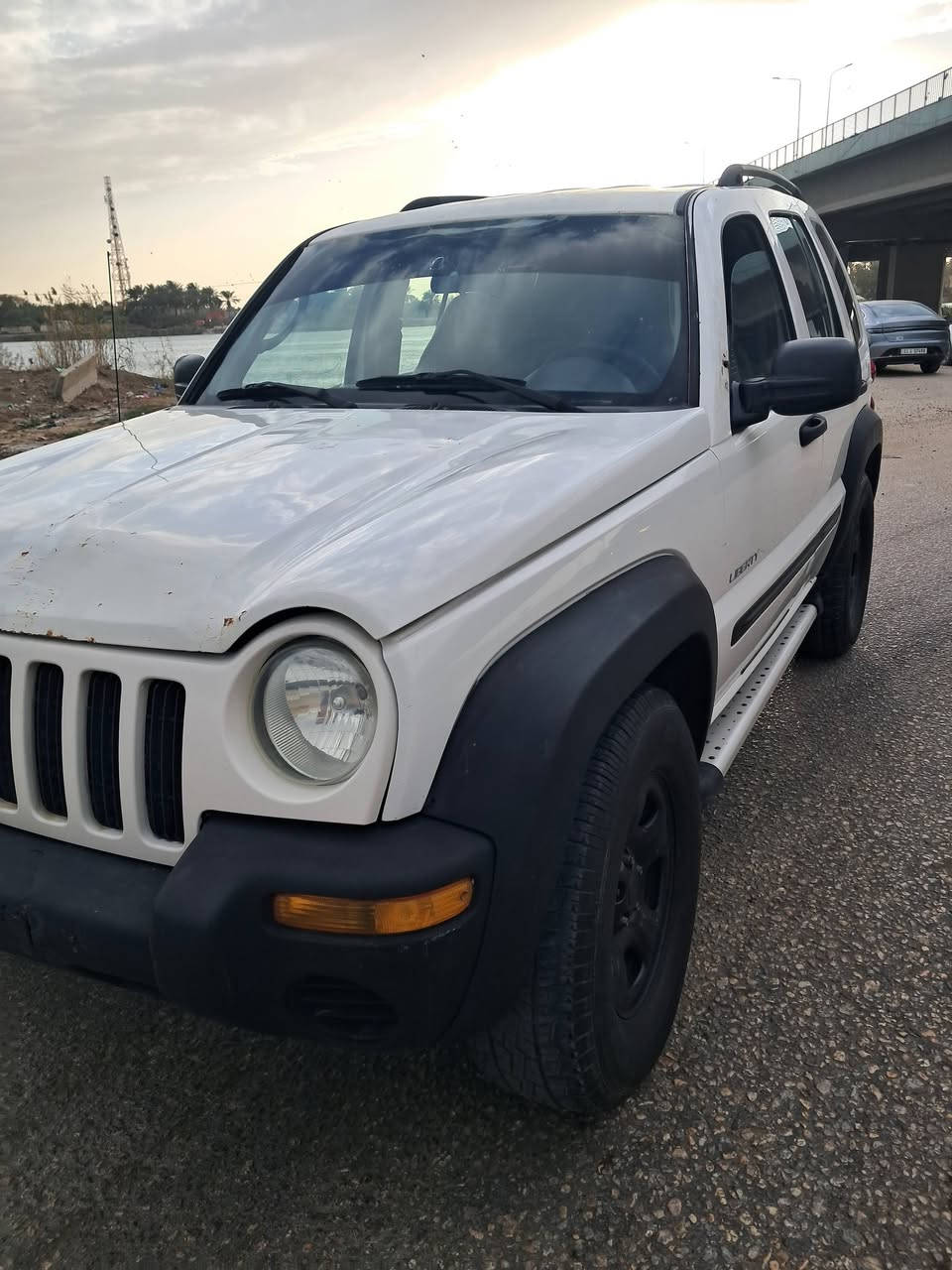 السلام عليكم من رخصت الادمن سيارة جيب لبيرتي موديل 2004 مزاد وزارة الداخلية السيارة كلش نظيفة بدون صبغ كير ومكينة مكفولات حدادية نظيفة تايرات جدد دواخلها جديدة كلش مكان السيارة بابل المسيب السعر 60 وبيها مجال للإستفسار ***********
