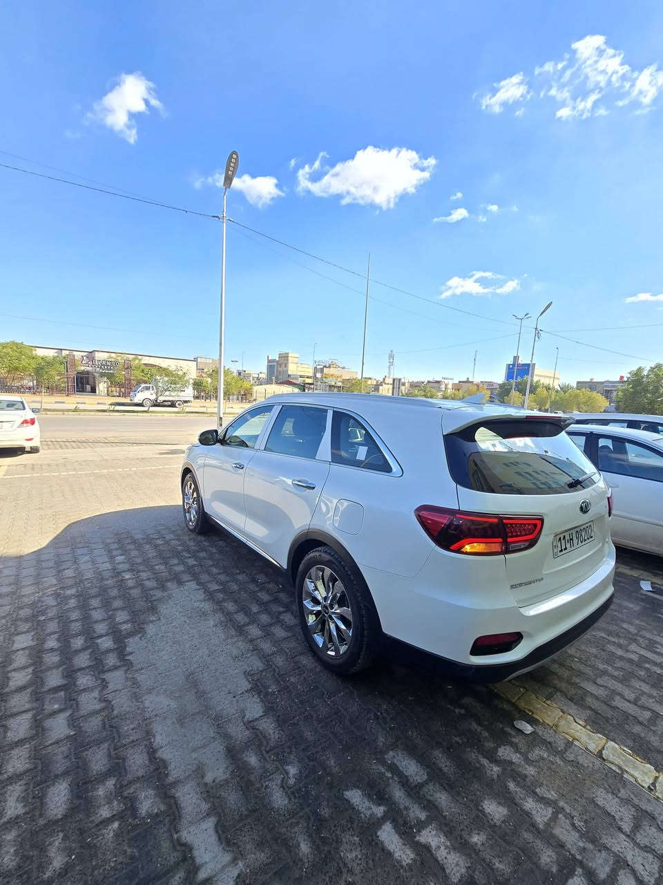 للبيع كيا سورنتو ٢٠٢٠ رقم بغداد انكليزي ٦ سلندر  مكفوله من ضربه وصبغ وتبديل مكينه وكير على وضع الشركه  ماشيه ٧٦ الف سعرها ٢٥٥ وبيها مجال بسيط النجف الاشرف اتصال ***********
