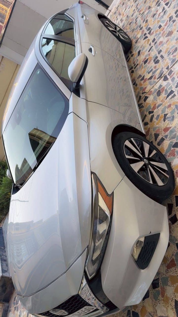 موديل 22 فول عدا البانوراما 
حادثها دعامية اماميه 
ماشيه 37 الف
163
***********
مكاني حي الحسين
