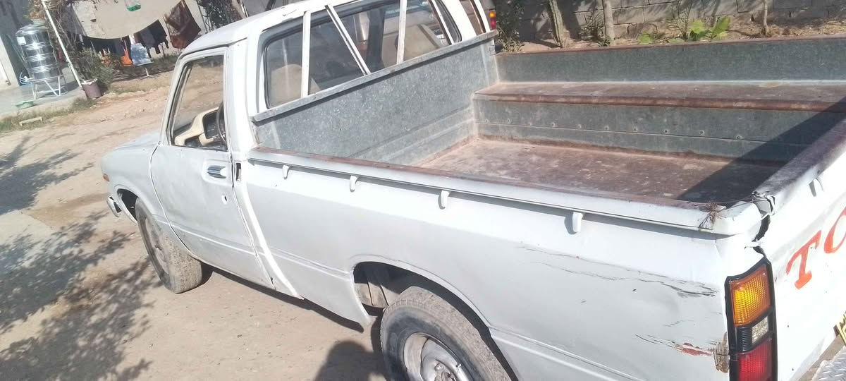 بيكم 80 شرط التحويل 
شاصي نضيف كير مابي شي 
المحرك خلص دهن وطفت السيارة 
يعني محرك كايم مايشتغل 
الباقي شوف العين 
السعر 18 وبيها مجال 
مكان السيارة الحويجة 
*********** كركوك, العراق
