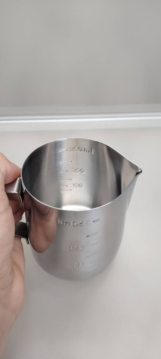 يا الله متوفر
طاحونة شحن فدشي روعه تطيك طحن جيد 
خاصة للv60
سعرها 18
بتشر 350  ml قياس داخلي
سعر 8


**إذا كنت صاحب هذا الإعلان وتريد حذفه لأي سبب، رجاءا أرسل رسالة إلى الدعم الفني**