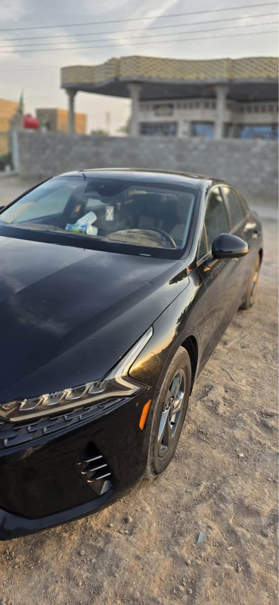 السلام عليكم كي فايف موديل ٢٢ رقم بصره معوقين  السياره بيه صفحه كامله الحادث مالته موجود ناشره السياره خمس قطعه بيه باب السدر مبدل ومدكو لامامي هم مبدل ولباقي صبغ سياره جاهزه من كلشي مكينه وكير وتبريد حداده تايرات تخم باتري جديد مكان السياره البصره الجزيره *********** 
*********** البصرة, العراق
