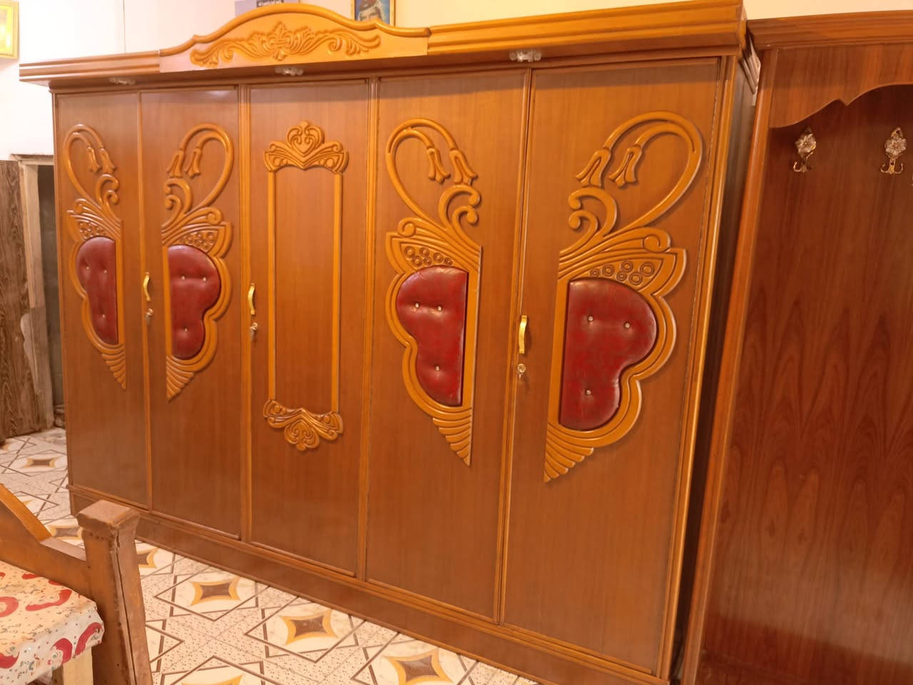 غرفه مستعمله 5 ابواب تزكام صاج داخل وخارج
نضيفه وجاهزه كبل شد سعر خاص  (قضاء القاسم ع) 

*********** بي واتساب
