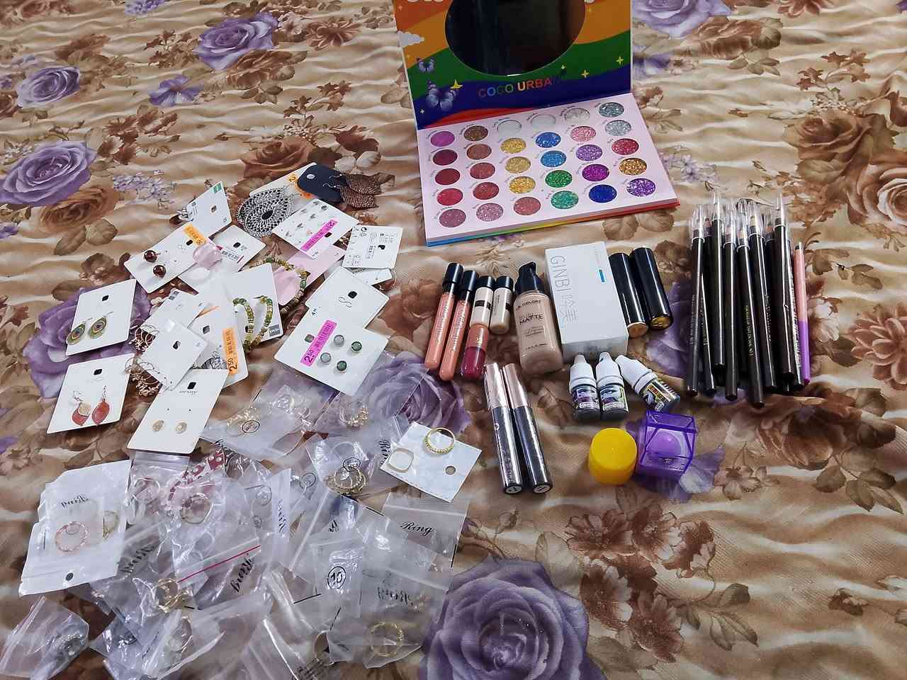 مكياج +اكسسورات يطلعن 100 قطعه ويه اكسسورات ب25 توصيل مجاني


**إذا كنت صاحب هذا الإعلان وتريد حذفه لأي سبب، رجاءا أرسل رسالة إلى الدعم الفني**