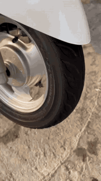 السلام عليكم دراجه ماكس منغولي البيع دراجه نضيفه واذه مو نفس الصور لا تأخذه مفتوحه فقط والفات فقط مكينه ناعمه وشغاله من الطول الطول سلف هندر مكاني ناصريه مركز السعر 700 وبيه مجال  رقمي ***********
