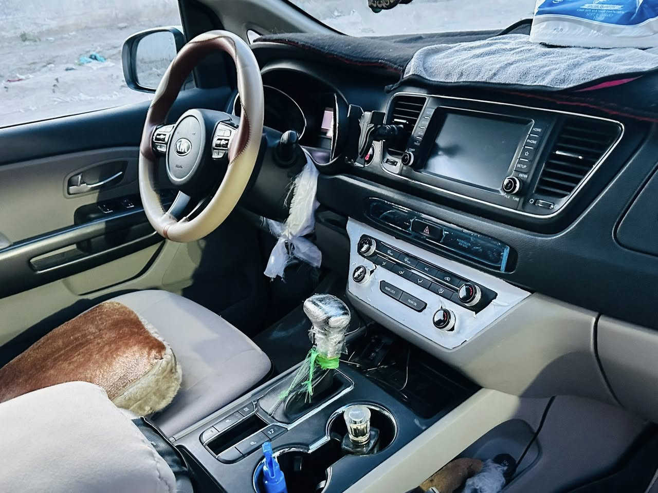 يالله للبيع كيا سيدونا موديل 19 وارد امريكي حادث جاملغ امامي فقط بدون تبديل راجع نفسه
مواصفات 
بصمه
بوب كهرباء 
جنطه كهرباء
حساس خلفي
كامره دواره
شاشه كبيره
ابل كار بلاي
مري شفط
كشنات جلد 
كشنات كهرباء
بردات بلاديه
كشنات تدفئه
سترين تدفئه
لايت زنون ابو العدسه
حداديه تبريد كير مكينه خير من الله
ماشيه 190 الف كيلو 
رقم ذي قار دولي بأسمي
السعر 218 وبيها مجال
للأستفسار ***********
مكان السياره النجف الاشرف خان النص
