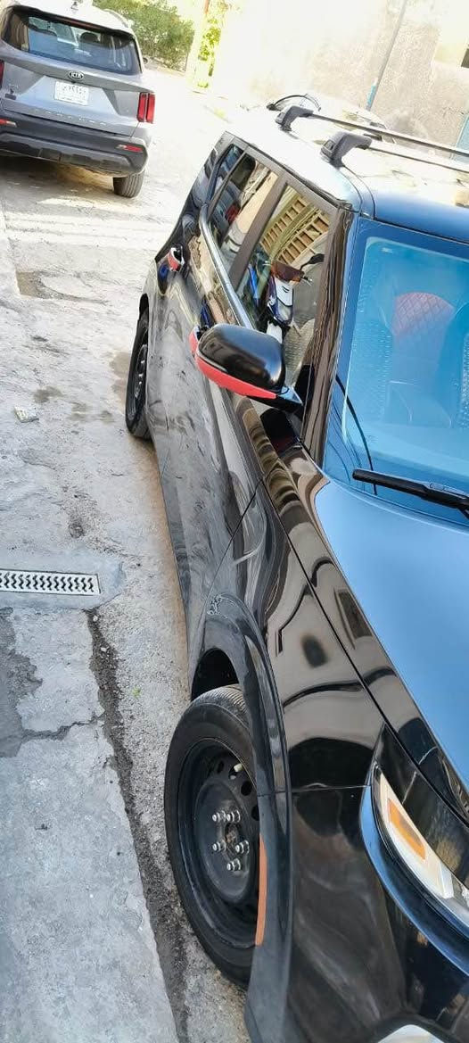 كيا صول موديل ٢٠٢٢ حادثها واضح في الصور السيارة وضعها ممتاز تايرات جدد مواصفات حلوة بيهة تكحيل بلقمارة بسبب شخط بيهة مبين من الحادث تحويل مباشر السيارة بأسمي رايدهة ١٤٥ للاتصال *********** بغداد, العراق
