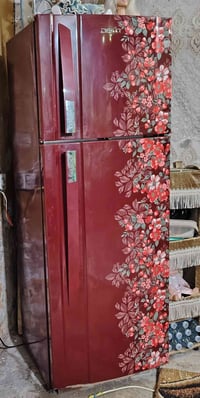 ثلاجة حجم جبير • شغالة • كمبروسر محترق